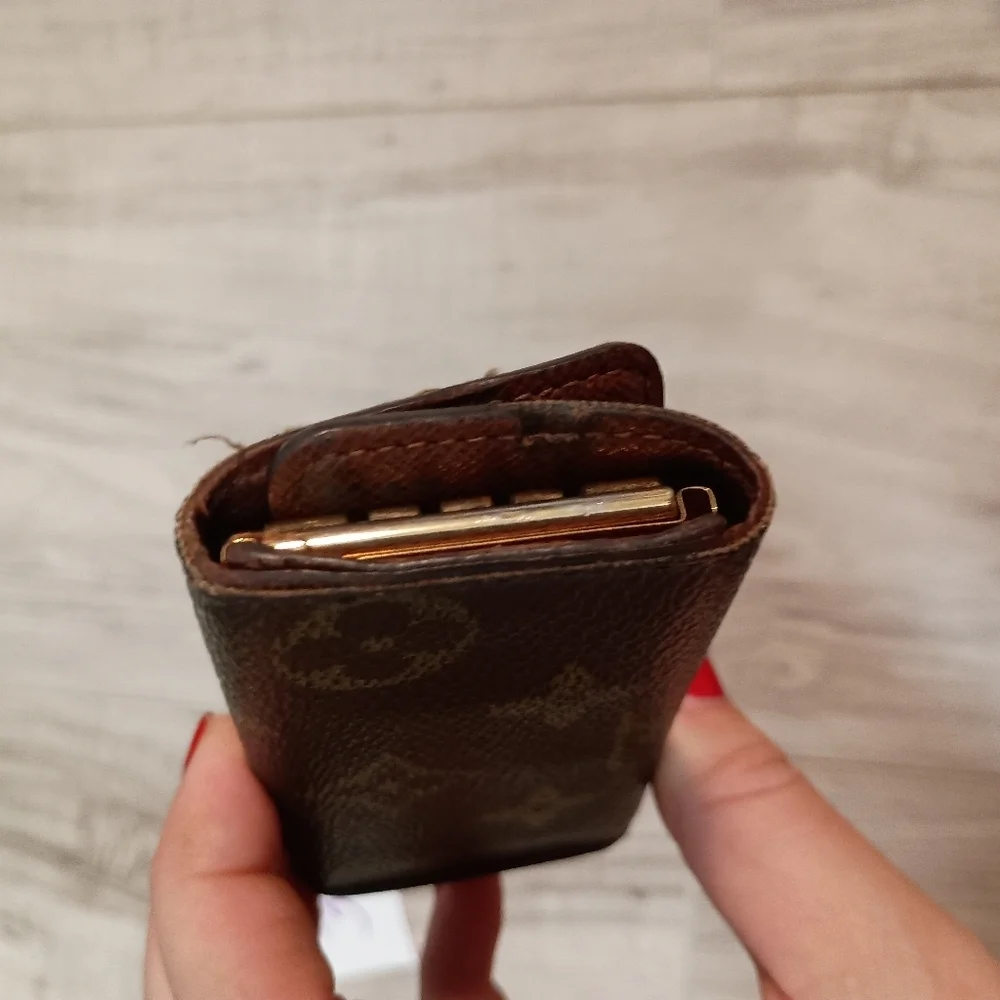 Louis Vuitton Monogram Key Holder - Picture 3 of 10